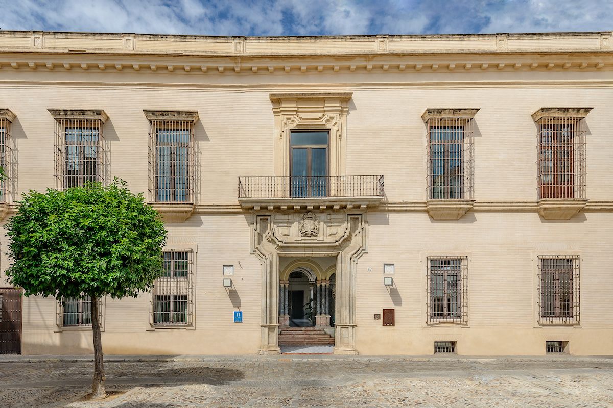 Palacio Villapanés exterior palace hotel entrance