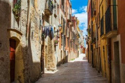 narrow town streets in Tarragona Spain